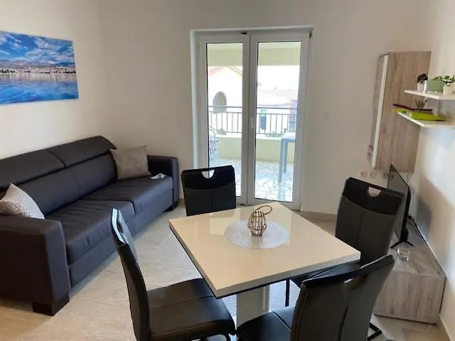 Apartmenthaus Novi*** 노비비노돌스키 아파트